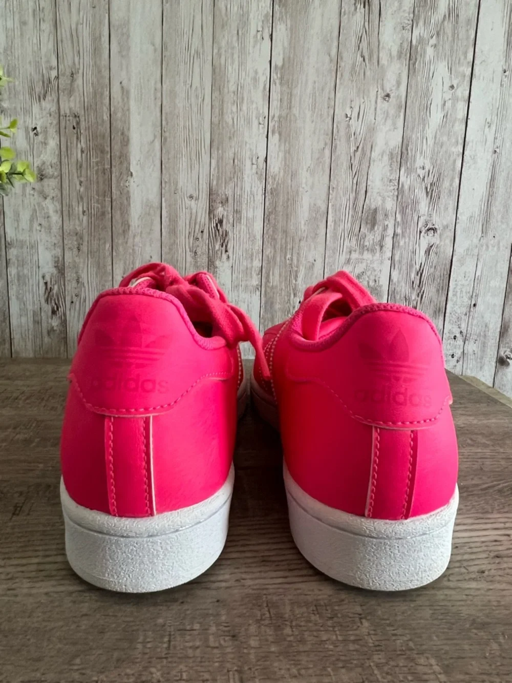 adidas Superstar Women's Bright Sonic  Pink Lace-Up Sneakers Size 40 M7, W9 - Picture 6 of 7